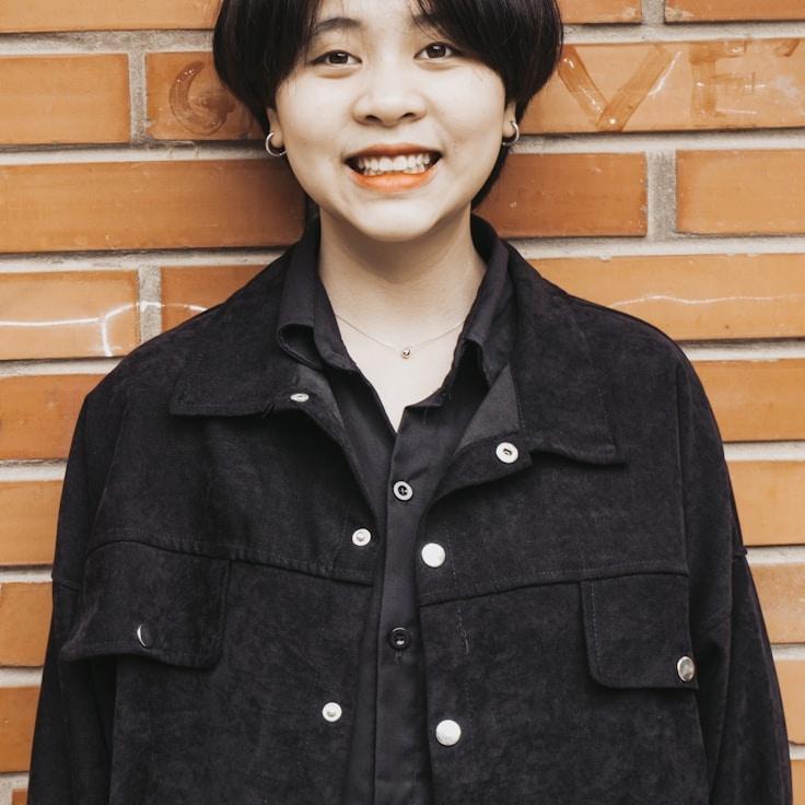 Taylor Kim, Client Relations Director, discussing corporate gifting strategy with business clients